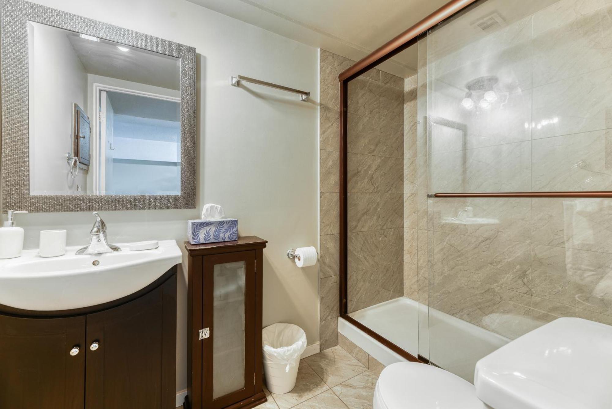 A Spacious Downtown 1-Bed Suite カルガリー エクステリア 写真
